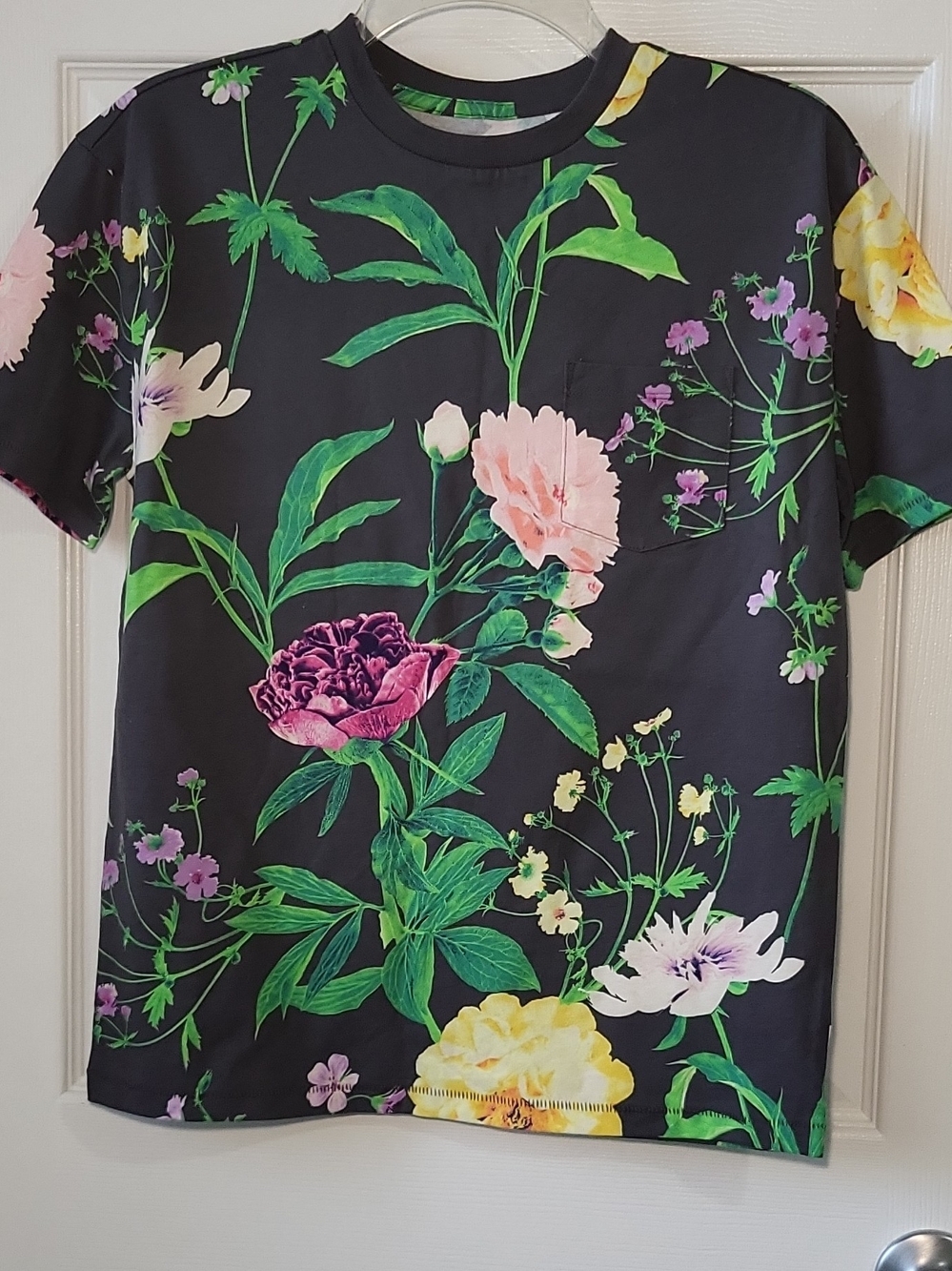Floral Print Short Sleeve Tee - Black with Multicolor Flowers
